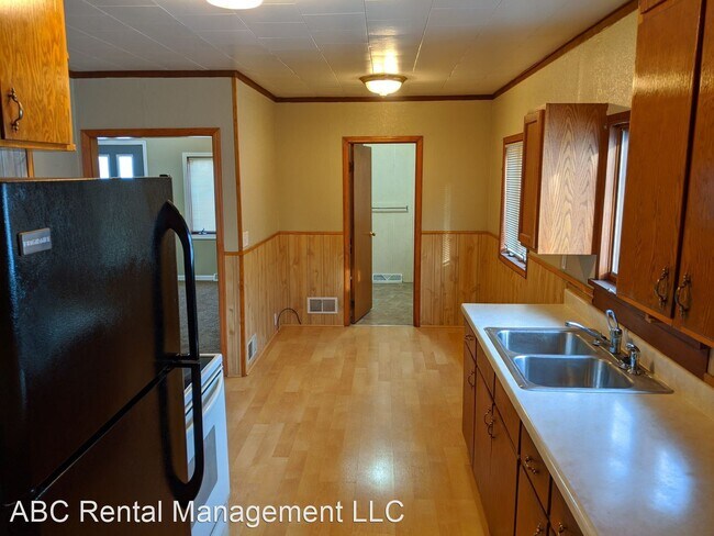Building Photo - 1 br, 1.5 bath House - 614 S Superior St