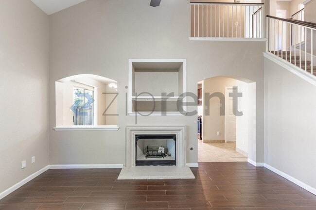 Building Photo - Unit