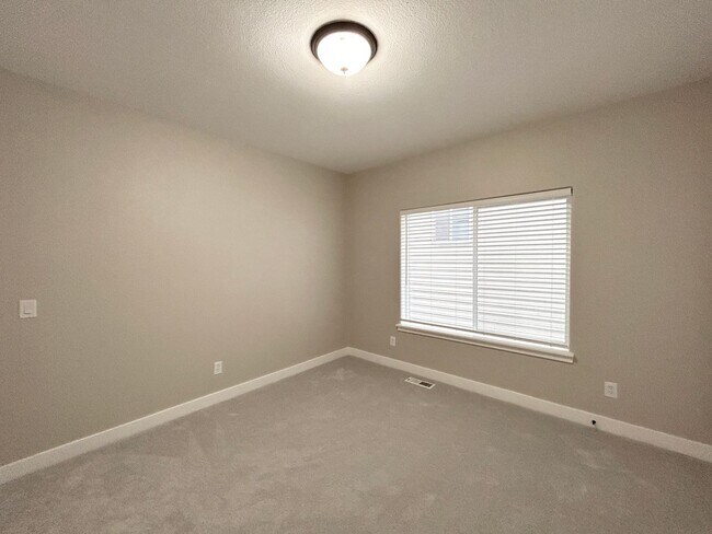 Building Photo - Spacious & Stylish NW Portland Home – Open...