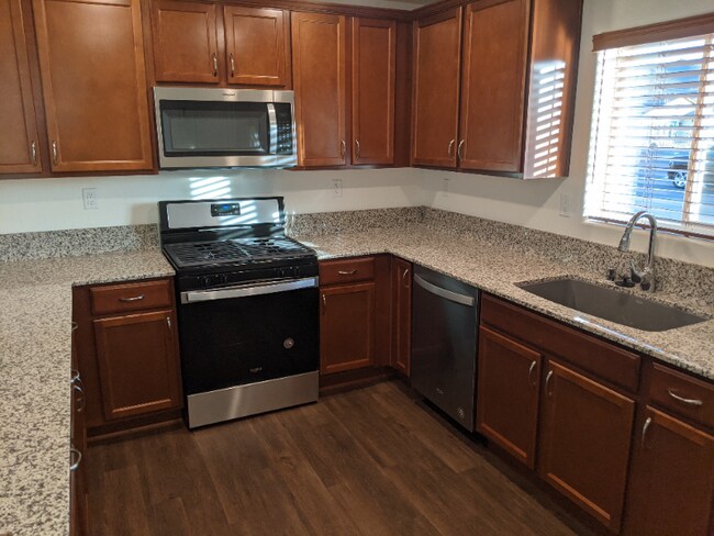 Building Photo - 305 Limber Pine Dr