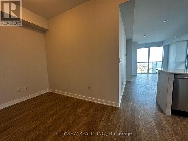 Photo du bâtiment - 430-2430 Square One Dr