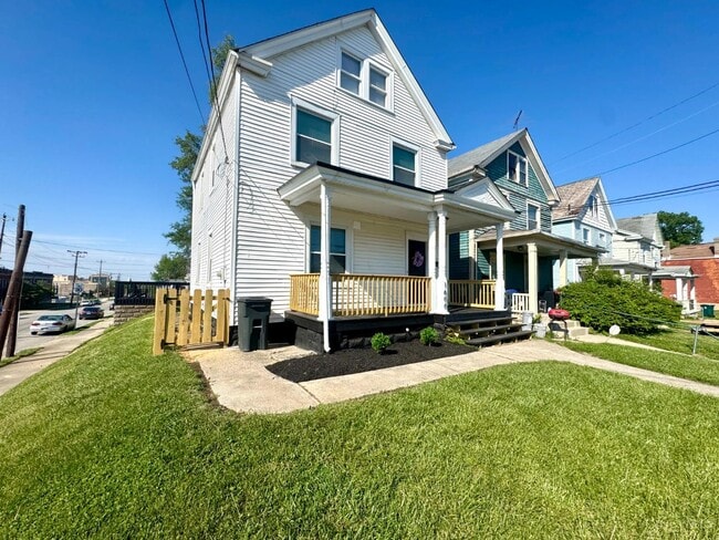 Photo - 1600 Brewster Ave (Cincinnati, OH) House