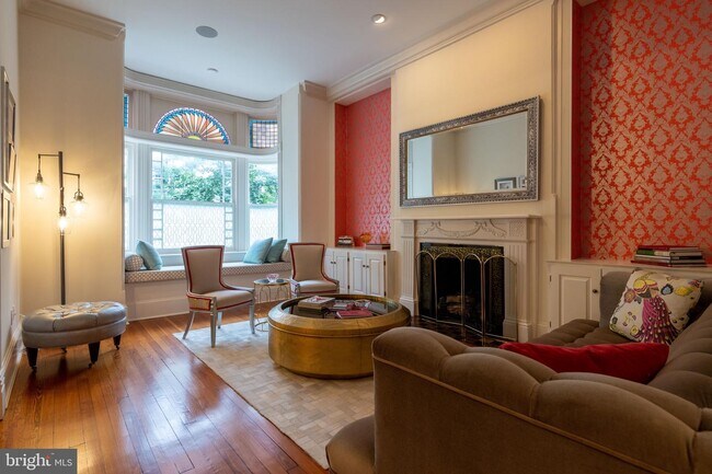 Foto del edificio - 2022 Hillyer Pl NW