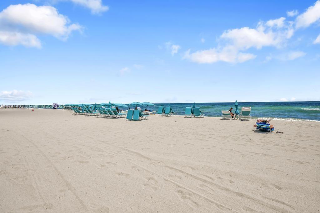 Primary Photo - 16711 Collins Ave