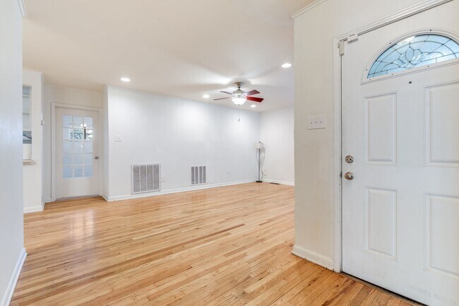 Foto del edificio - 3-BEDROOM HOME IN FANTASTIC ALAMO HEIGHTS ...