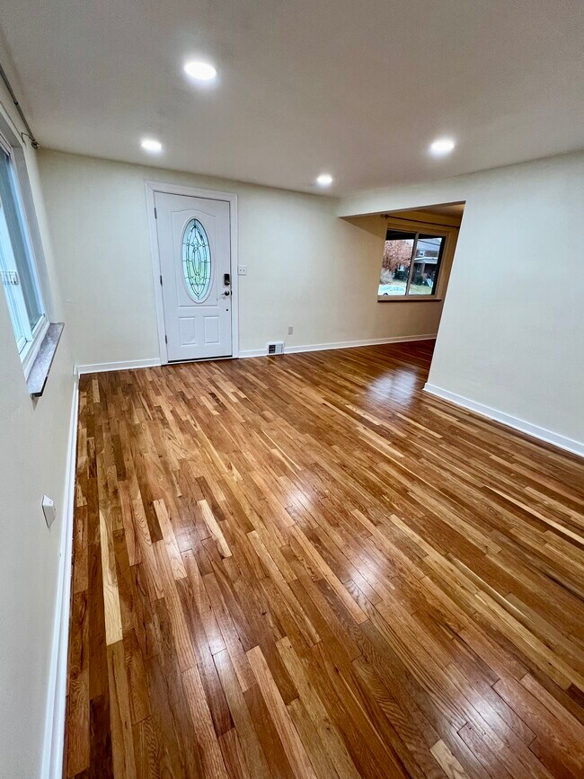 Building Photo - 4546 Woodhill Dr