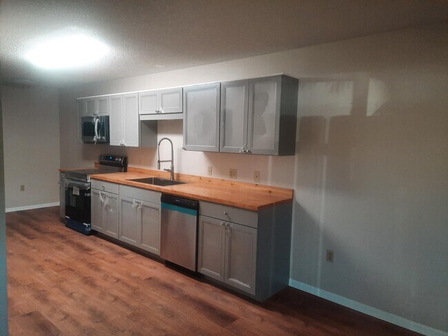 Building Photo - 2050 Oleander Blvd