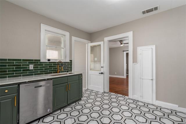 Foto del edificio - 5213 Tremont St