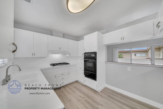 Foto del edificio - 10327 Downey Ave.