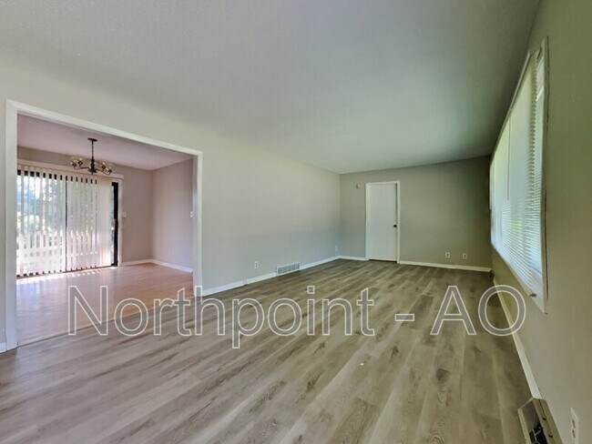 Building Photo - 1507 Westwood Dr