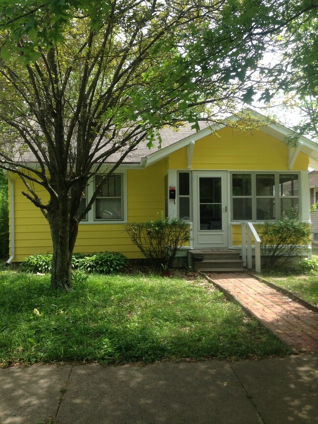 Building Photo - 108 E Vermilya Ave