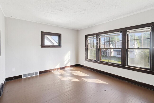 Foto del edificio - 1524 E 204th St