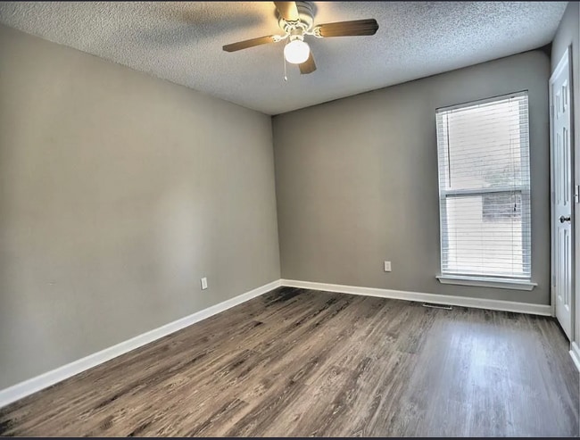 Building Photo - 1075 Roper Rd