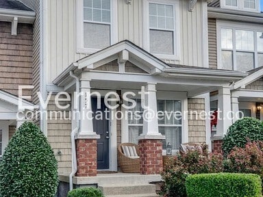 Building Photo - Special Offer: Sign an 8-10 month lease term and take advantage of a $500 move-in discount!/2-Bed...