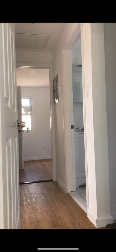 Building Photo - 318 Ellis Ave