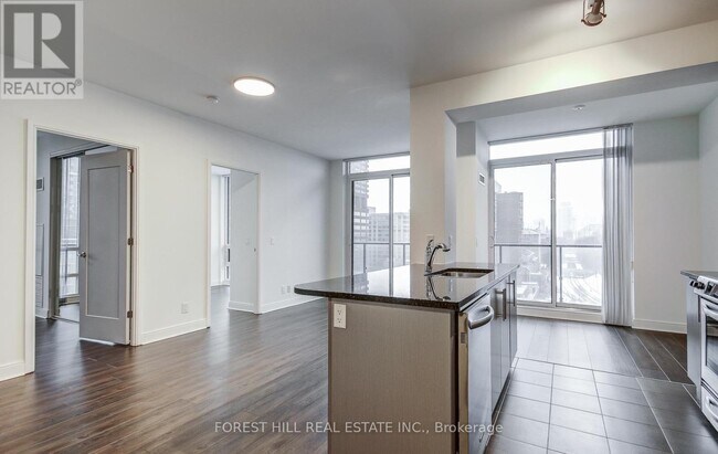 Building Photo - 825 Church St