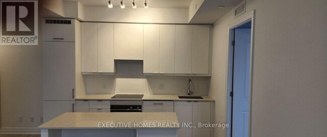 Building Photo - 30 Elm Dr W