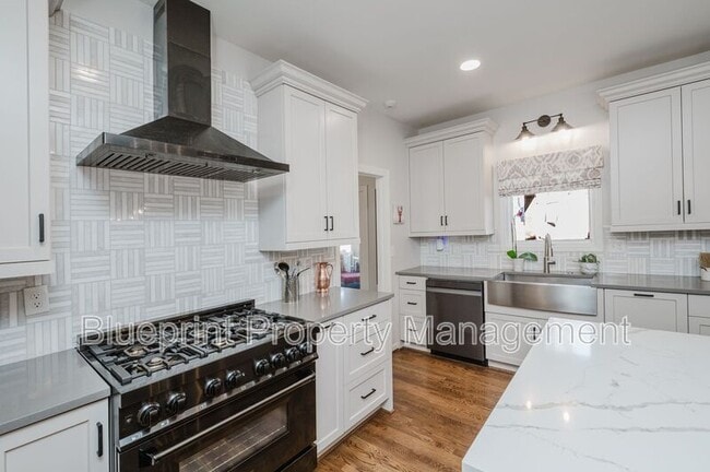 Foto del edificio - 5012 Wendover Dr