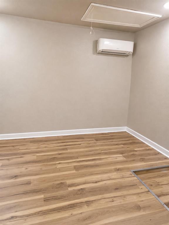 Foto del edificio - 5410 Burgundy Dr