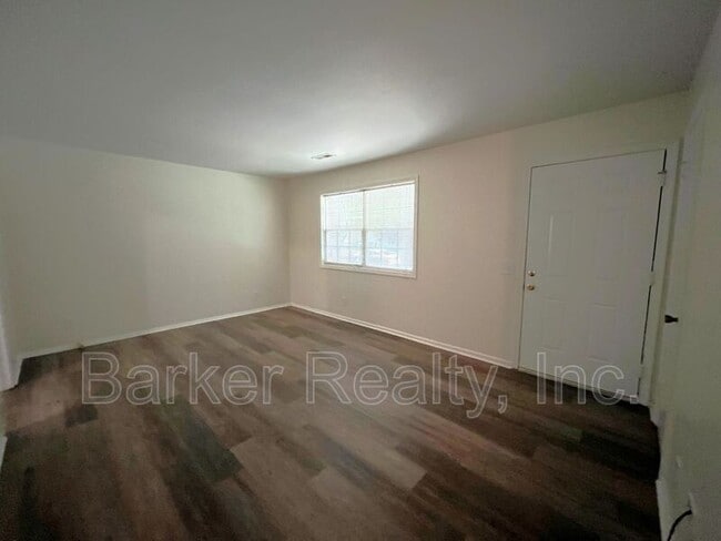 Foto del edificio - 7520 Stuart Dr