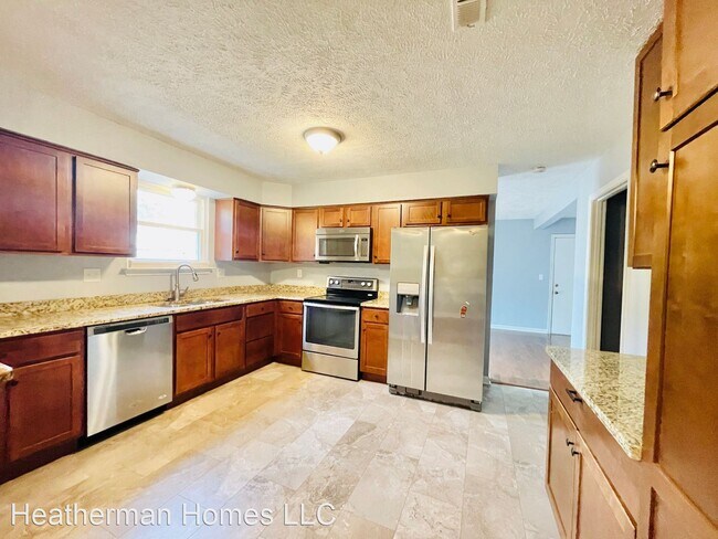 Building Photo - 5 br, 3.5 bath House - 44 Buck Road