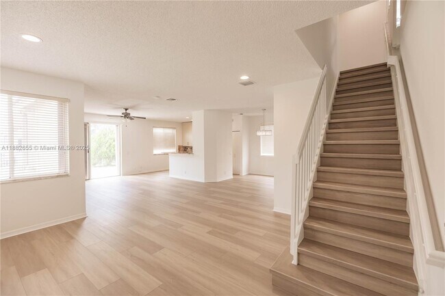 Building Photo - 1326 Majesty Terrace