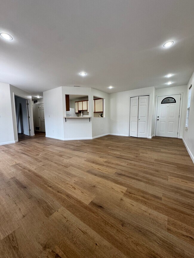 Foto del edificio - 249 Brookwood Dr