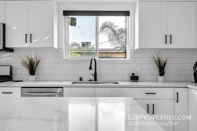 Foto del edificio - 835 N Harvard Blvd