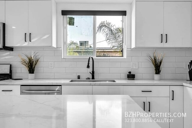 Foto del edificio - 835 N Harvard Blvd