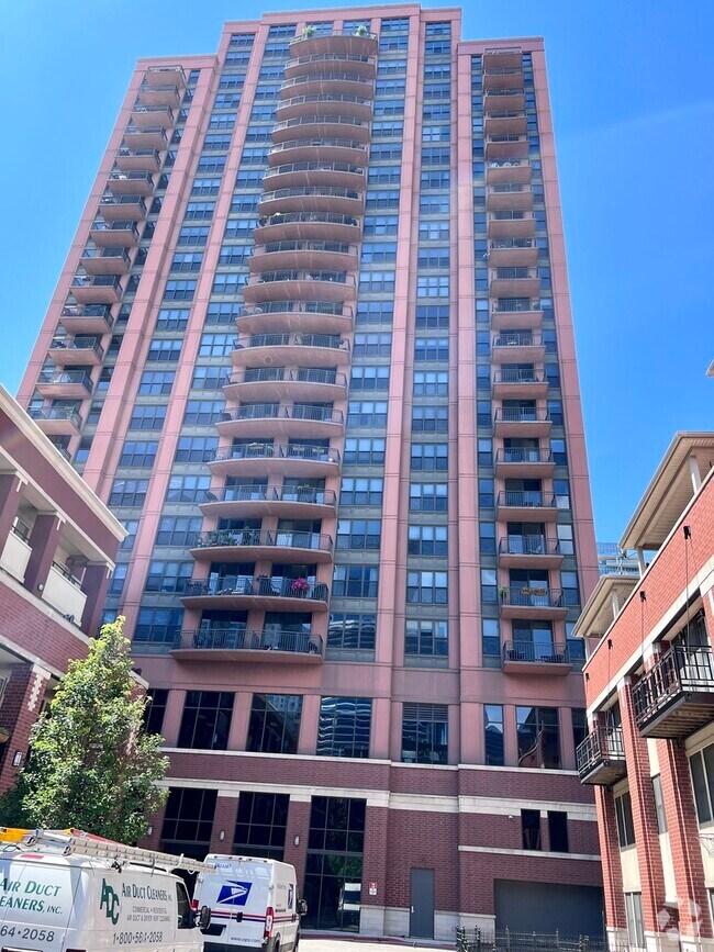 Building Photo - 330 N Jefferson St