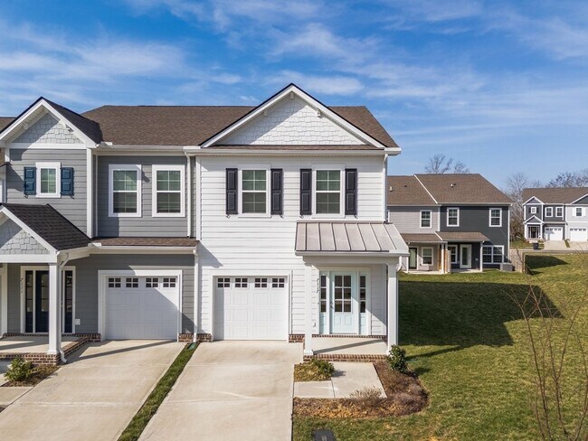 Foto del edificio - Charming 3BR Corner Townhome in Franklin