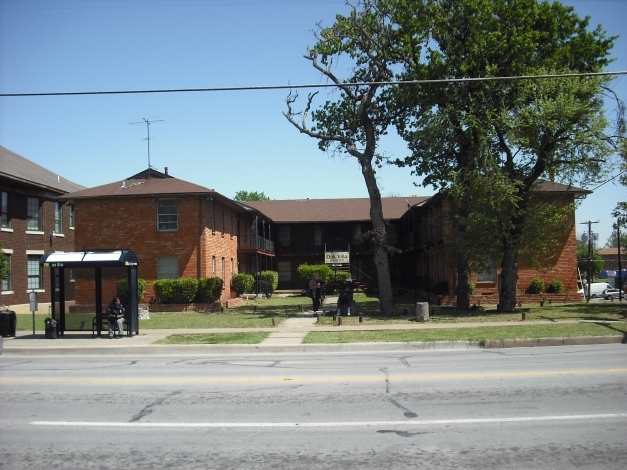 Foto del edificio - Oak Villa Apartments