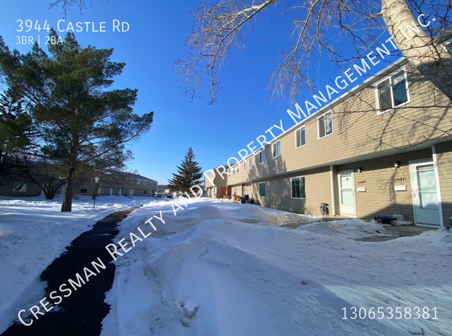 Photo du bâtiment - 3 Bedroom Townhouse near University