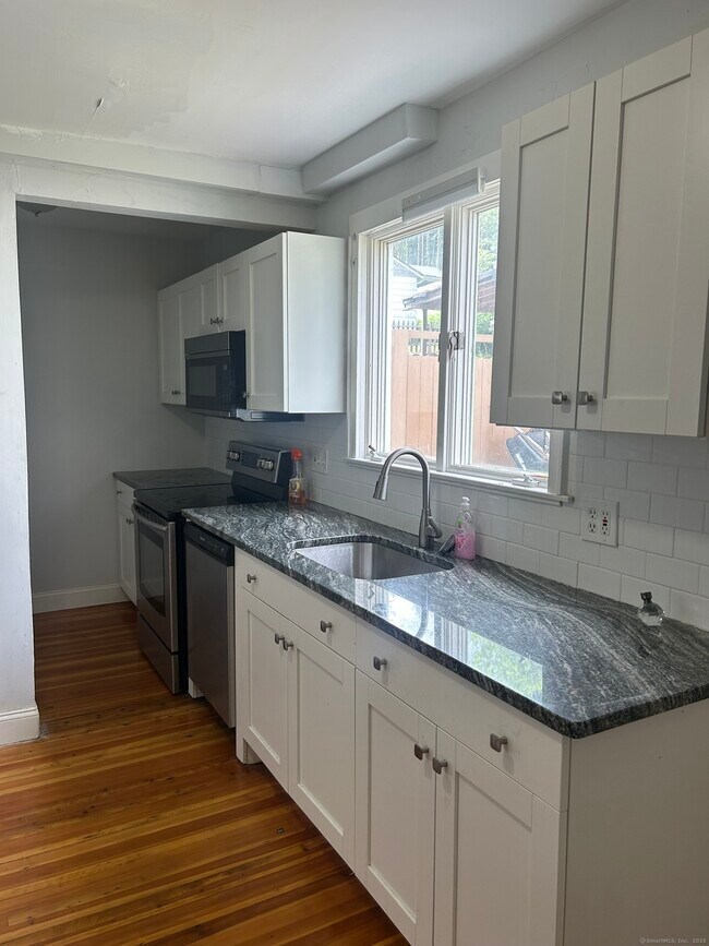 Building Photo - 31 Ellsmere Ave