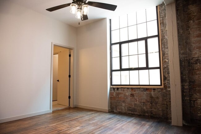 Building Photo - 116 N 3rd St