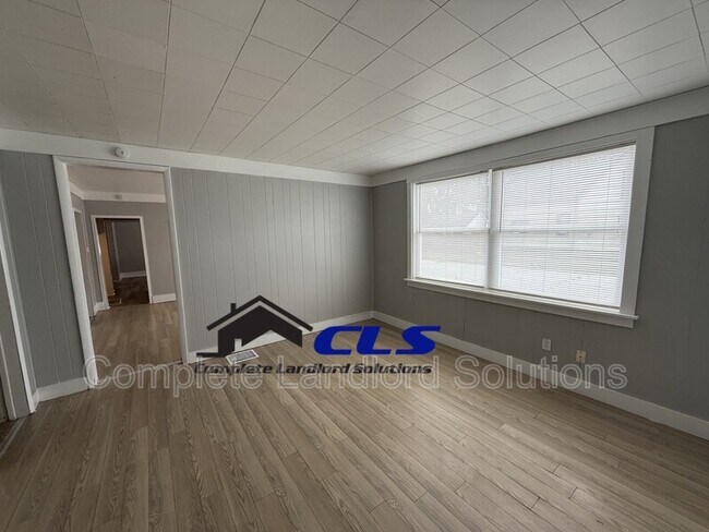 Building Photo - 2401 Garfield Ave