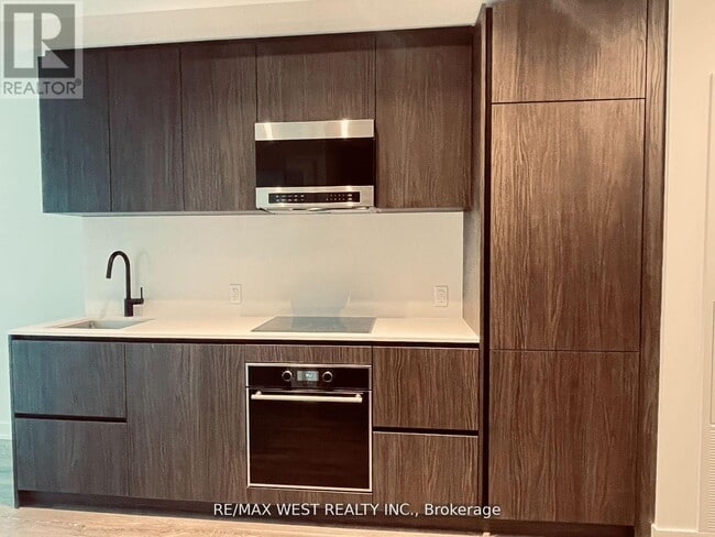 Building Photo - 127 Broadway Ave