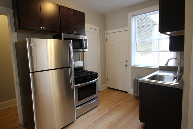 Building Photo - 4407 N La Crosse Ave