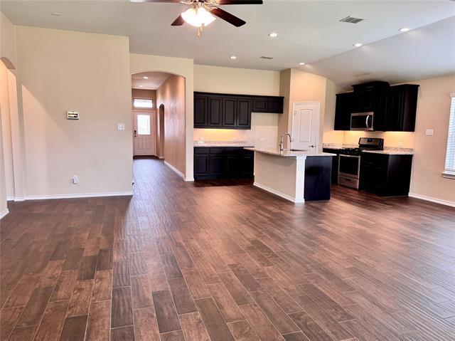 Foto del edificio - 2924 Rosemount Ln