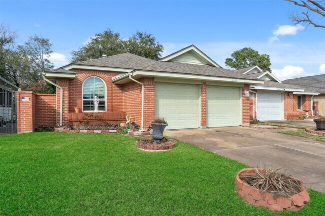 Foto del edificio - 16170 Golden Sands Dr