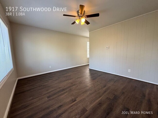 Foto del edificio - 1917 Southwood Dr