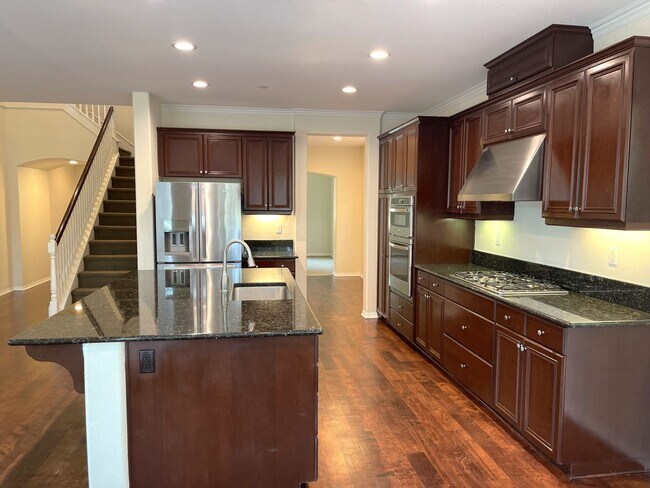 Building Photo - Foxborough Estates - Luxurious 4 bedroom +...