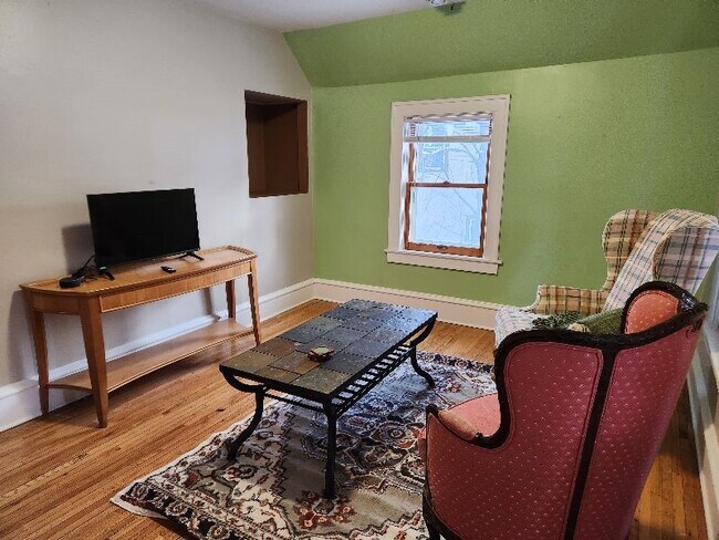 Sala de estar - 2823 11th Ave S