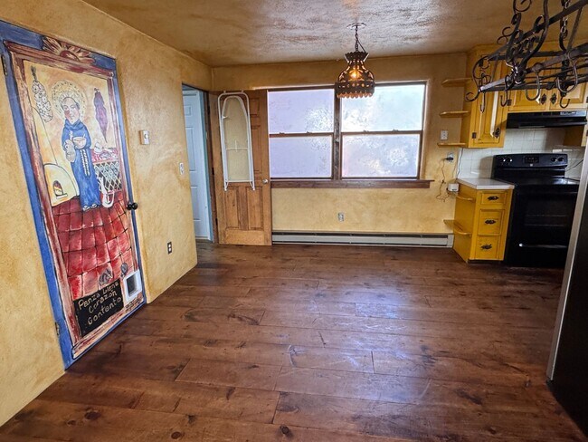 Building Photo - 2 Bedroom, 1 Bathroom Duplex in Santa Fe, NM