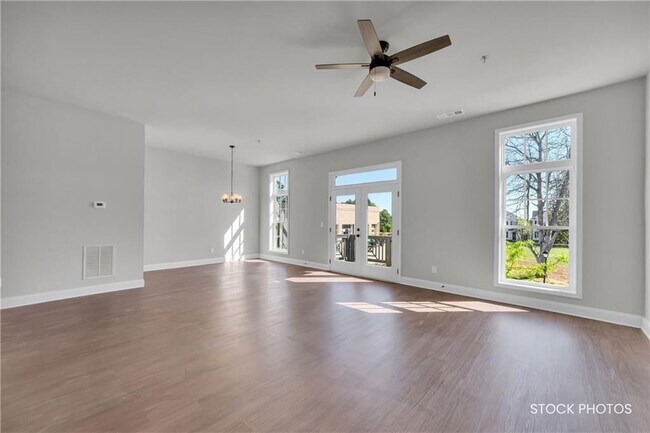 Foto del edificio - 1058 Homestead Wy St