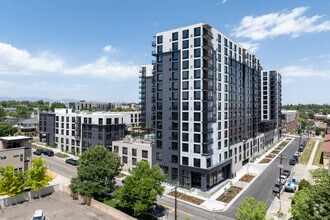 Building Photo - Skyline at Highlands