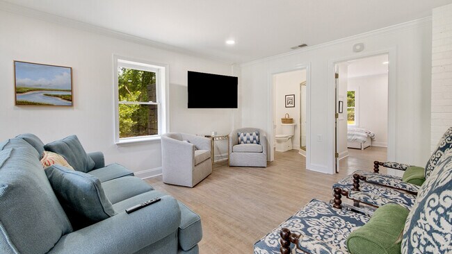 Foto del edificio - 546 Collins Meadow Dr