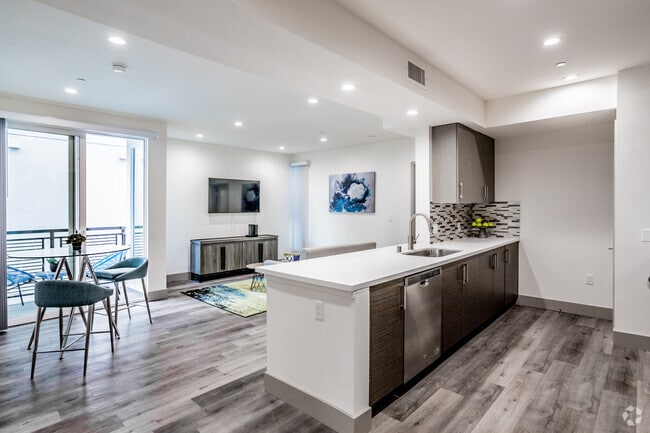 Interior Photo - Lido Apartments - 4847 Oakwood