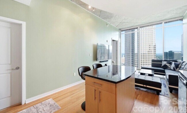 Foto del edificio - 210 N Church St