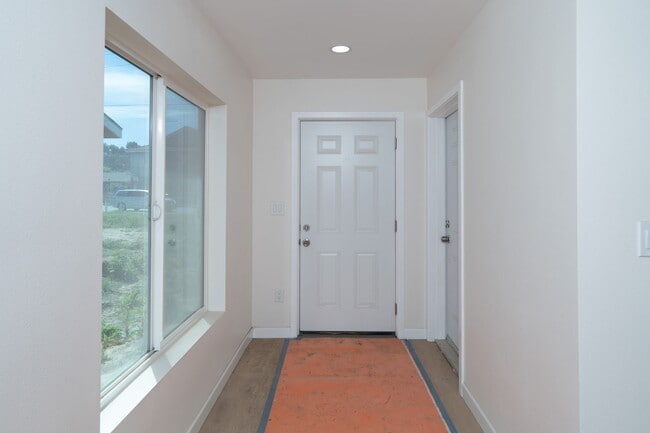 Building Photo - 2400 Del Mar Ave
